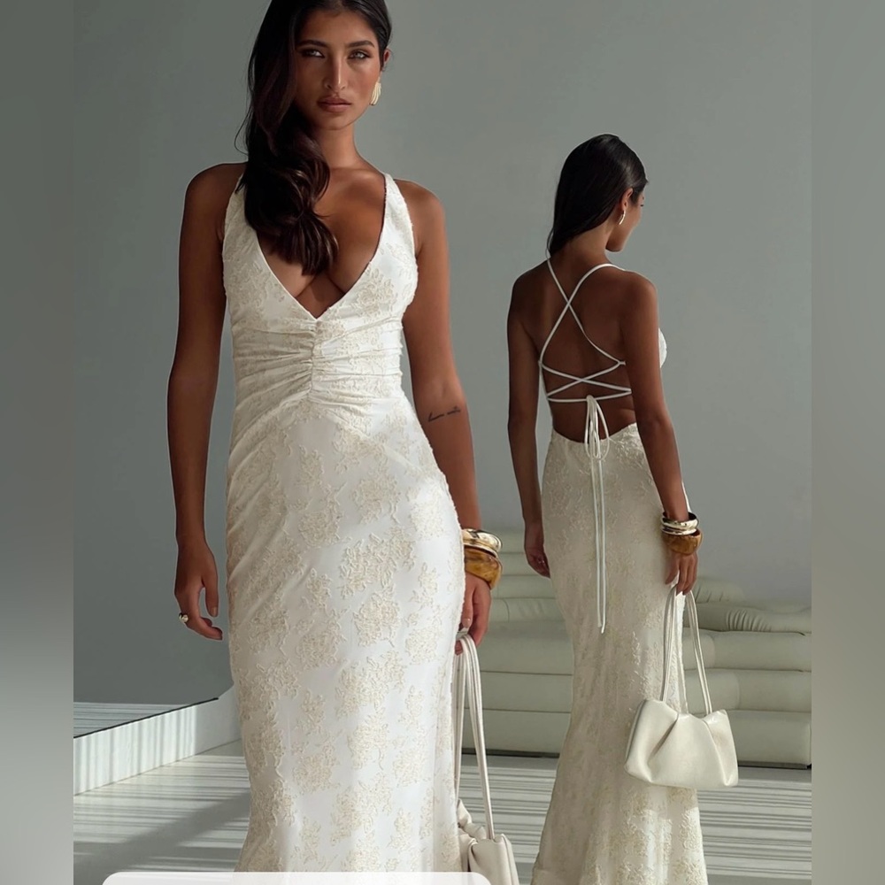 Princess Polly NWOT
Starcrossed Halter maxi dress cream.